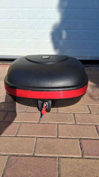 j Power Force 43L motorra szerelhet hts doboz