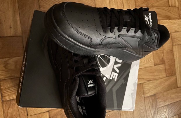 Új Reebok unisex bőr cipő