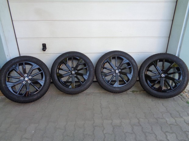 Új Renault Megane E-Tech 18-as alufelni szenzorral téli gumival eladó