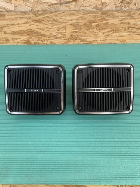 �j Retro, veter�n aut� hangsz�r� 