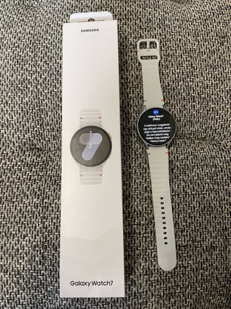 j Samsung Galaxy Watch 7 LTE GPS okos ra