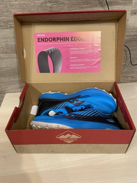 j Saucony Endorphin EDGE futcip 46,5 mret