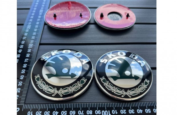 �j Skoda 80mm 90mm Embl�ma JEL Logo Csomagtart� G�ptet� G�ph�z