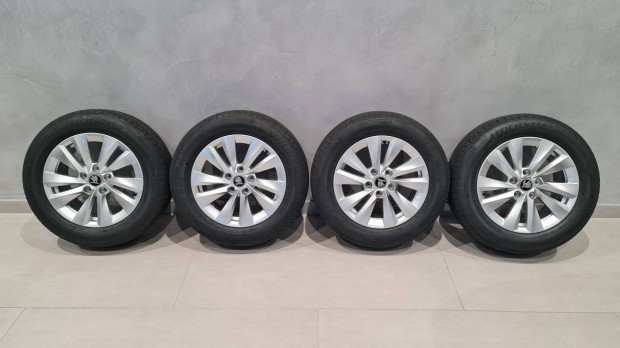 j Skoda Gyri Alufelni 16" 5112 j Goodyear Nyri Gumi 205/60