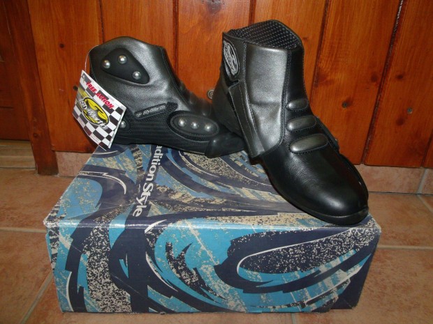 j Styl Martin Metal motoros csizma bakancs 36 38 40 41 koptats