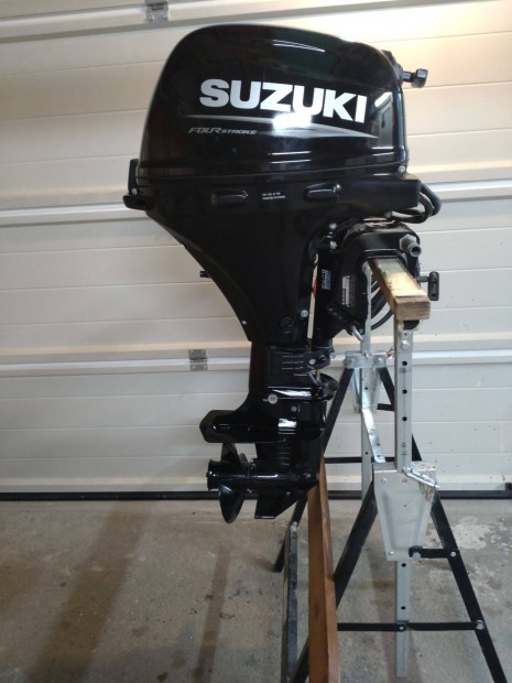j Suzuki DF 20 ARS csonakmotor