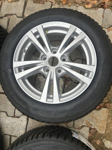 j Suzuki Vitara sx4 Scross 205/60r16 tli gumi alufelni