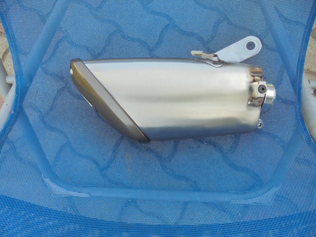 j Suzuki gyri kipufog elad