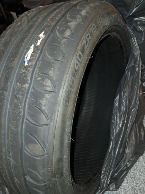 �j Taurus ny�ri gumi 235/40 r19