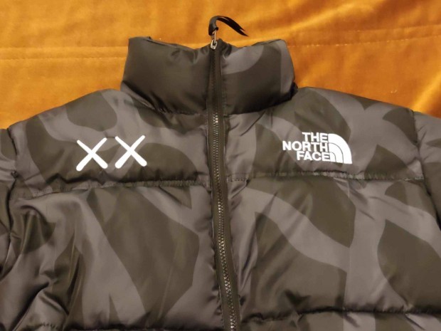 j The NORTH FACE tmeneti dzseki elad!