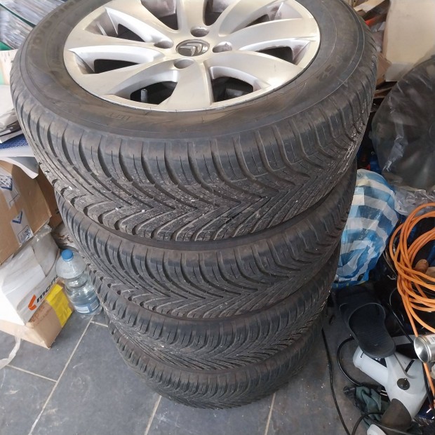 j Toyo 215/55 R16 ngy vszakos j gumikpeny ngyvszak