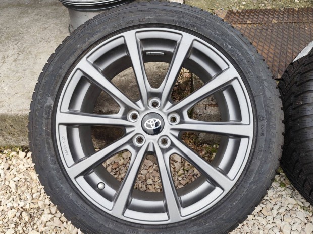Új Toyota Corolla Cross chr c-hr gyári alufelni 5x114,3 18"