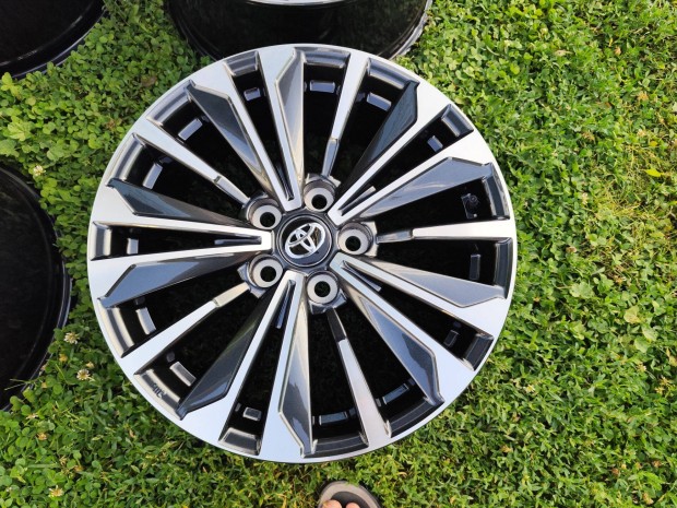 j Toyota Corolla , Yaris Cross c-hr swace , Corolla Cross 5x114,3 17"