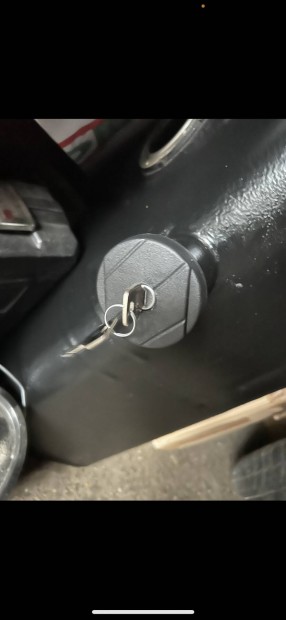 Új Toyota Dyna tanksapka zárható