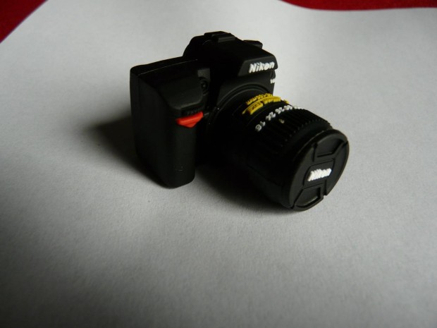 Új USB - 64GB -os Pendrive - Nikon fényképező formájú