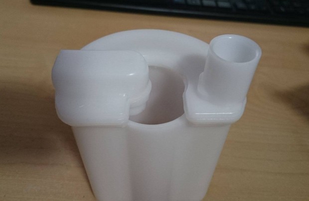 �j �zemanyagsz�r� Mazda elad� ADM52337C