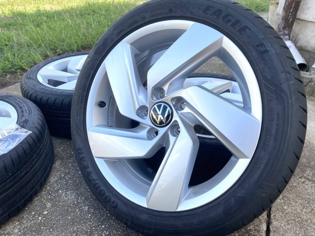 j VW Golf 7 gyri alufelni szett Goodyear Eagle F1 225/45R17 