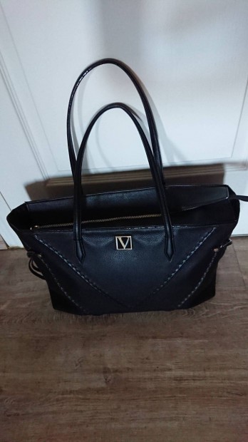 �j Victoria's Secret nagy m�ret� k�zit�ska elad�