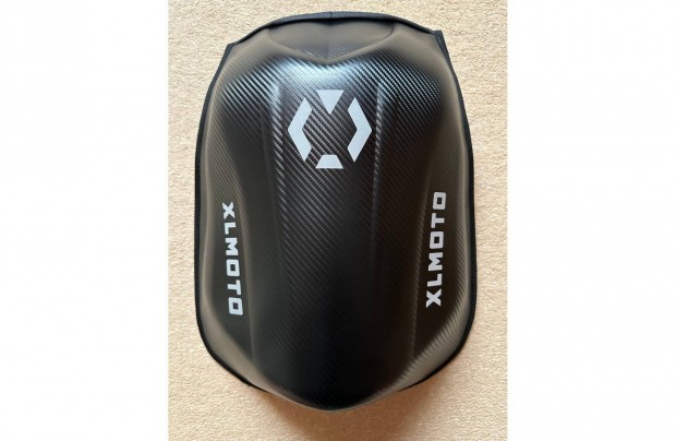 Új Xlmoto fekete/carbon mintás, merevfalú motoros hátizsák
