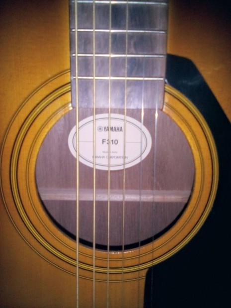 j Yamaha Dreadnought F310 Tabac akusztikus fmhros gitr+heveder 