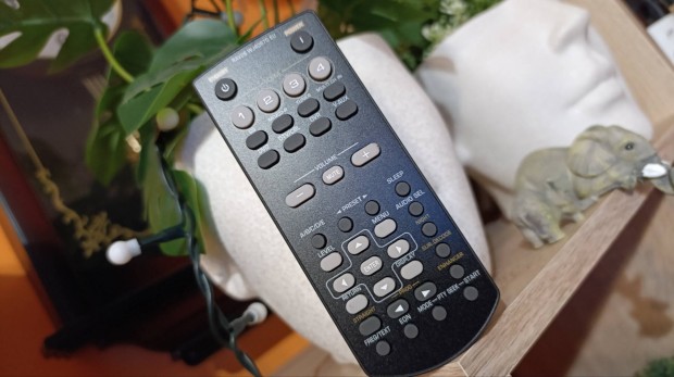 �j Yamaha rendszer t�vir�ny�t� elad� 