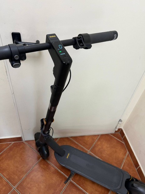 Új! 0 km! Kickscooter Max G2 elektromos roller 32 km/h