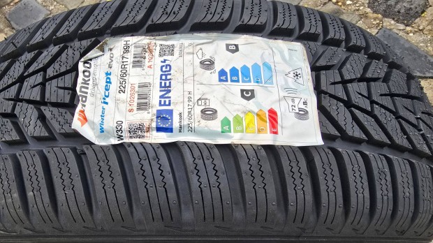 �j, 0 km-es gumiabroncs elad�. Hankook Winter Icept Evo 3 225/60R17 99
