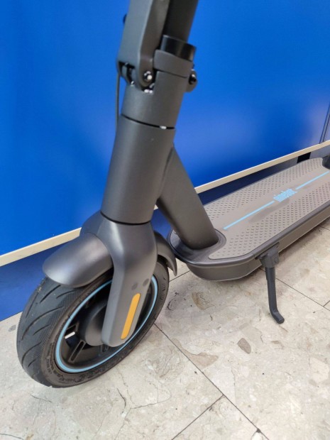 j! 0 km-t futott 30 km/h Ninebot Max G30D II 350W elektromos roller