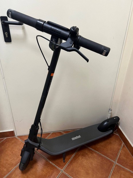 Új! 100m-t futott! Ninebot Kickscooter E2 E roller