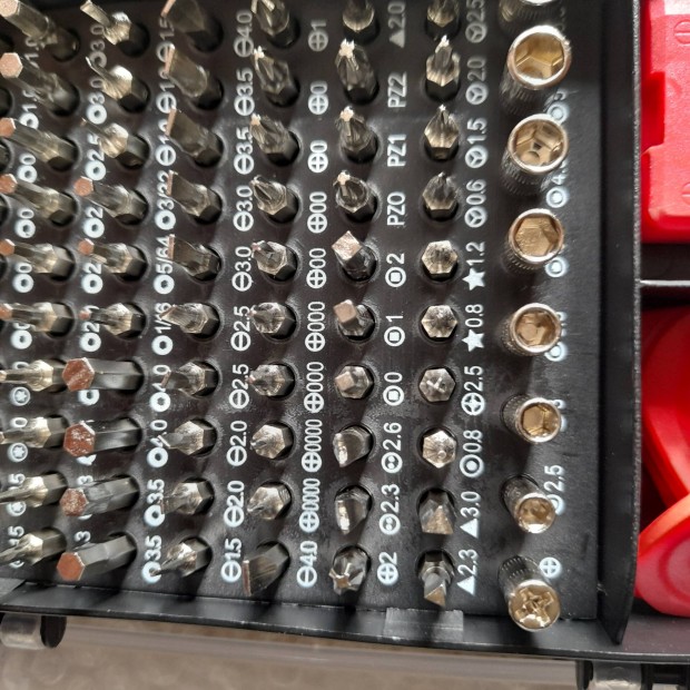 �j  117/25db-os m�szer�sz csavaroz� k�szlet.