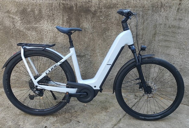 j, 2025' model, Cube Kathmandu ON1 Bosch motoros ebike e-bike 