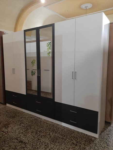 Új, 270cm széles, 220cm magas 6 ajtós gardrób szekrény, ár alatt