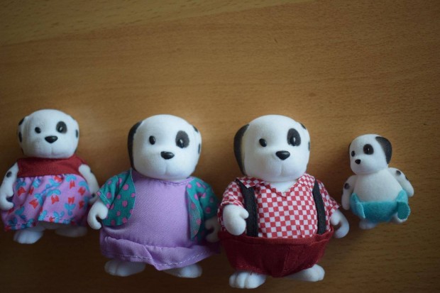 j! 4 db-os Sylvanian families Dalmata csald!