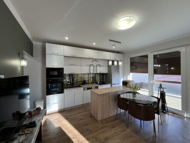 �j, 75 nm-es ikerh�z elad� Ebesen!