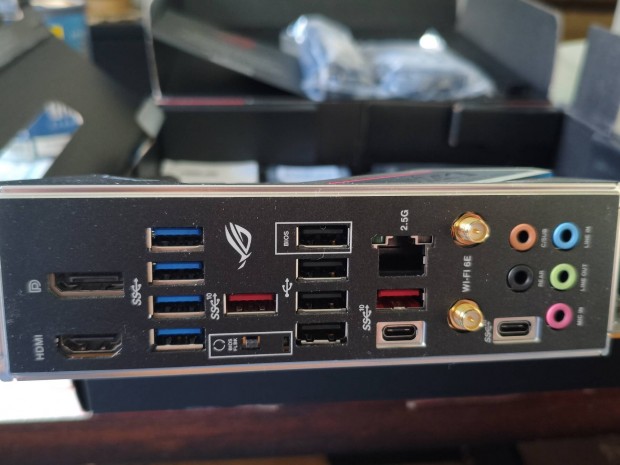Új, Asus rog strix B650E-F gaming wifi alaplap.