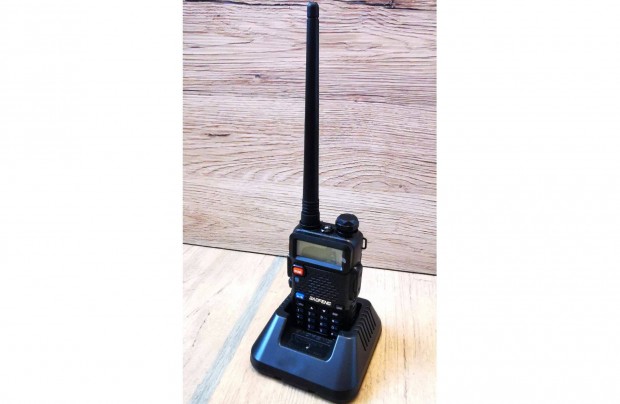j, Baofeng UV-5R (8W) walkie talkie remek ron!