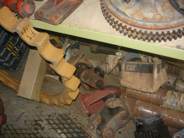j, Caterpillr Alkatrszek D6