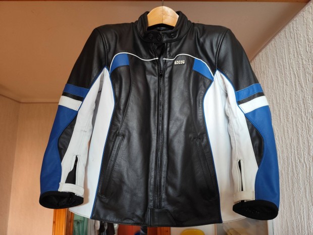 j! Ixs ni br motoros kabt protektorokkal,kivehet blssel
