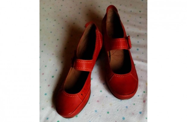 Új, Jana, kissé antikolt, pántos matt pirosas bőrcipő 37,5 -es