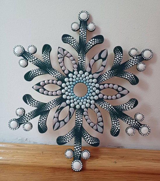 j! Jgvarzs hpehely mandala dsztssel 22cm, kzzel festett