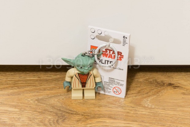 Új, LEGO Star Wars Yoda LED Világítós kulcstartó Minifigura