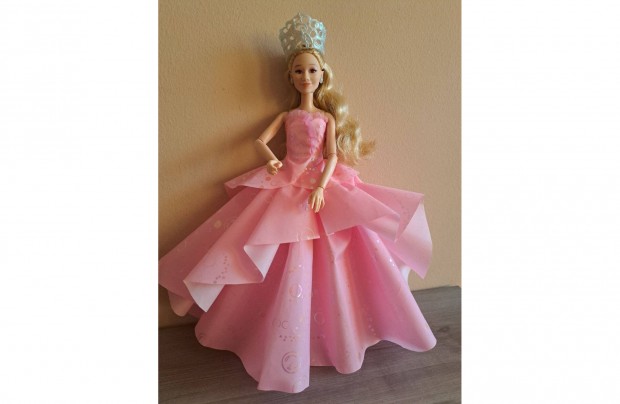 j! Mattel 2024 Universal Wicked Deluxe Glinda Barbie baba