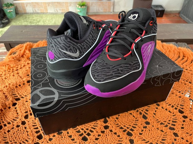 j, Nike KD16 fekete/lila, kosrlabdacip, 48,5-es