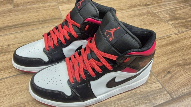 j- Nike: Air Jordan 44,5