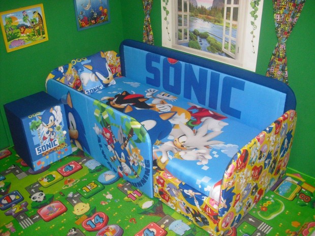 Új! Sonic,leesésgátlós gyerekágy! Éjjeli szekrénnyel!