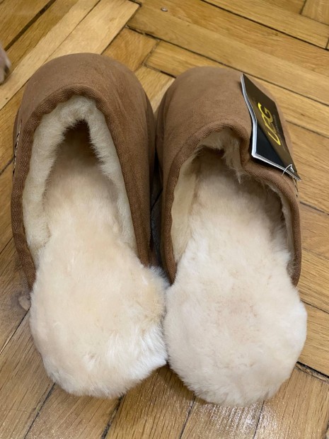 j. Uggs Frfi papucs 42-es mret