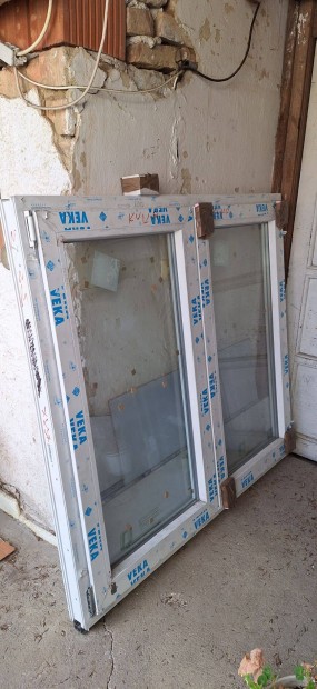 j! Veka ktszrny 142x131cm manyag ablak