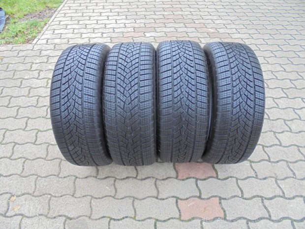 �j " 225/55 R 17-es 2024-es Goodyear t�li gumi elad�
