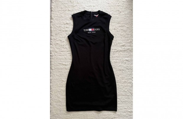 j, cmks Tommy Hilfiger ruha (M)