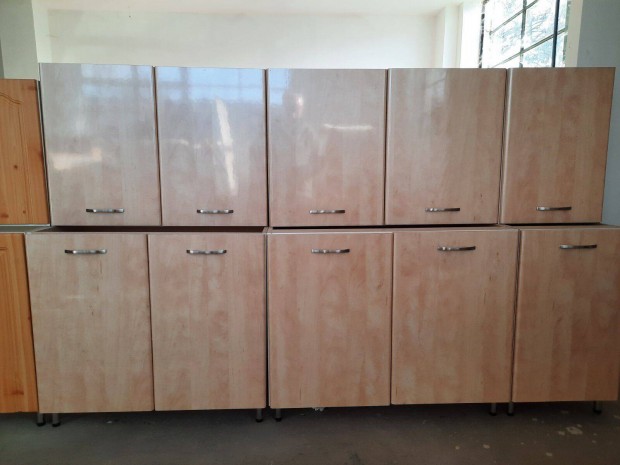 �j, �ger met�l f�nyes konyhab�tor ak�r bontva (AO161)